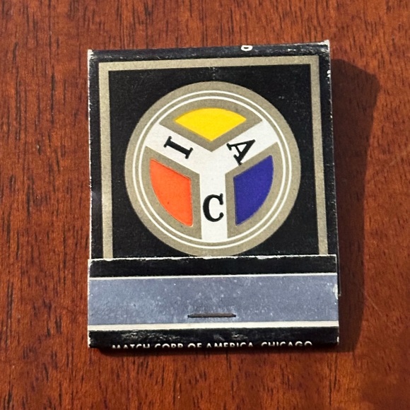 Vintage Matchbook Illinois Athletic Club of Chicago IAC Membership Relax Matches - Picture 1 of 16